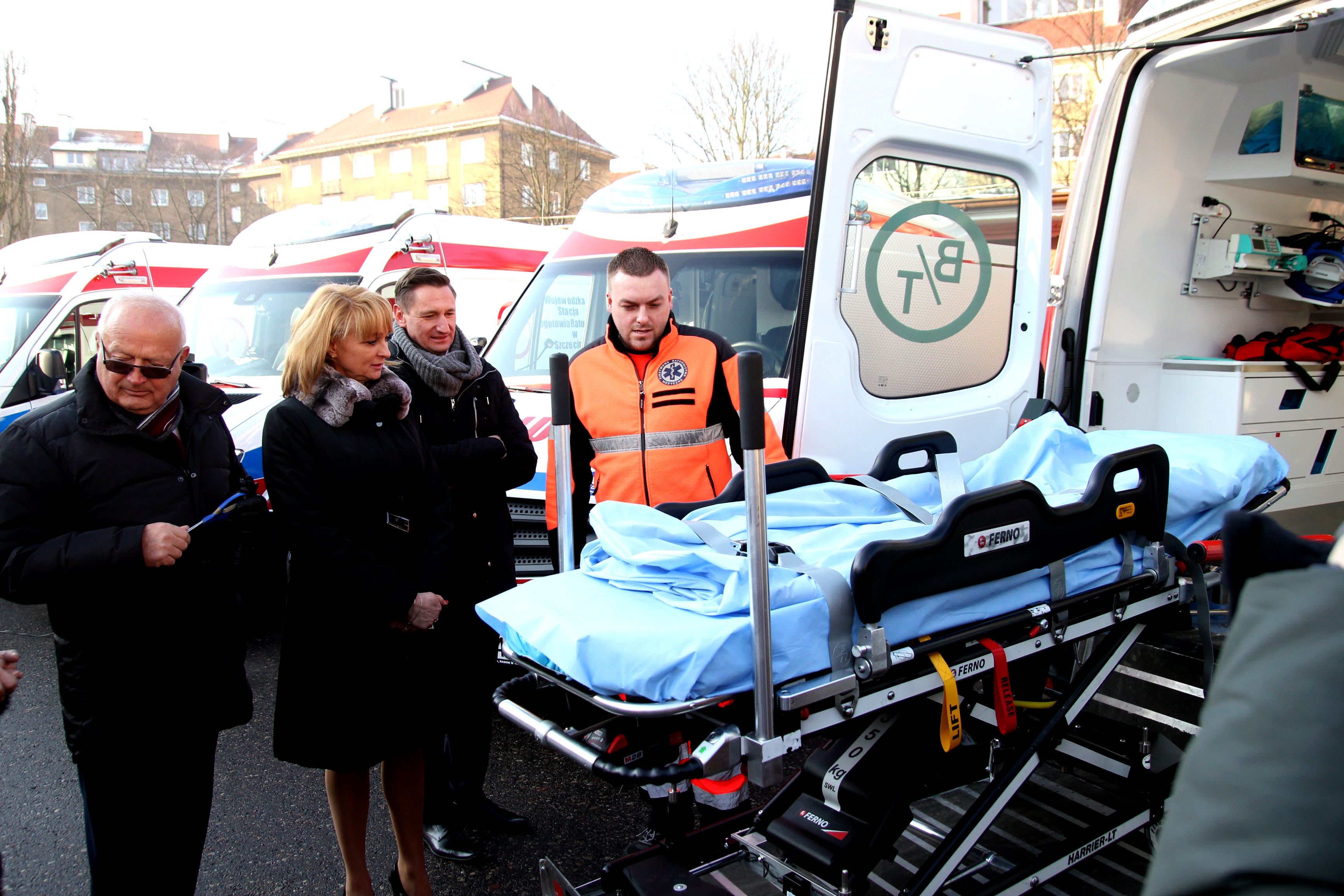 Ambulanse wyposażone są w najwyższej klasy sprzęt medyczny ratujący ludzkie życie.