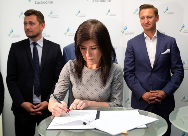 Podpis na umowie złożyła także dyrektor Szpitala Uzdrowiskowego „Willa Fortuna" w Kołobrzegu Monika Czajkowska. 