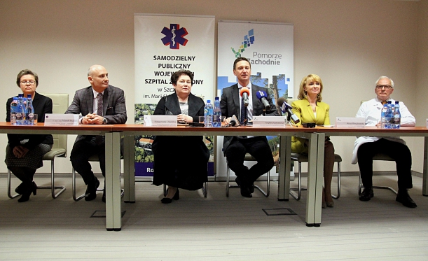 Zmiany, o których mówił m.in. marszałek województwa Olgierd Geblewicz (drugi z prawej) obejmą geriatrię, nefrologię i neurologię. 