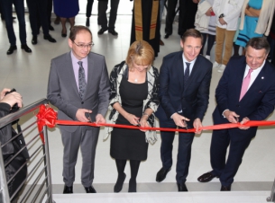 Uroczyste otwarcie w szpitalu w szczecińskich Zdrojach SOR-u dla dzieci i helikopterów. 